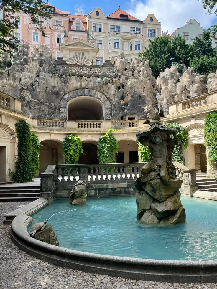 Grébovka Grotto, Hidden gardens