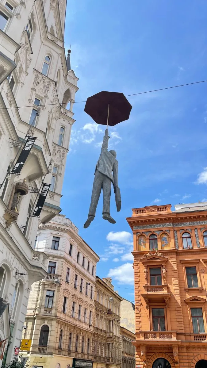 Man Hanging Out, David Černý